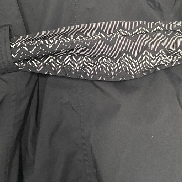 Lululemon pedal power rain jacket reversible - Picture 5 of 7